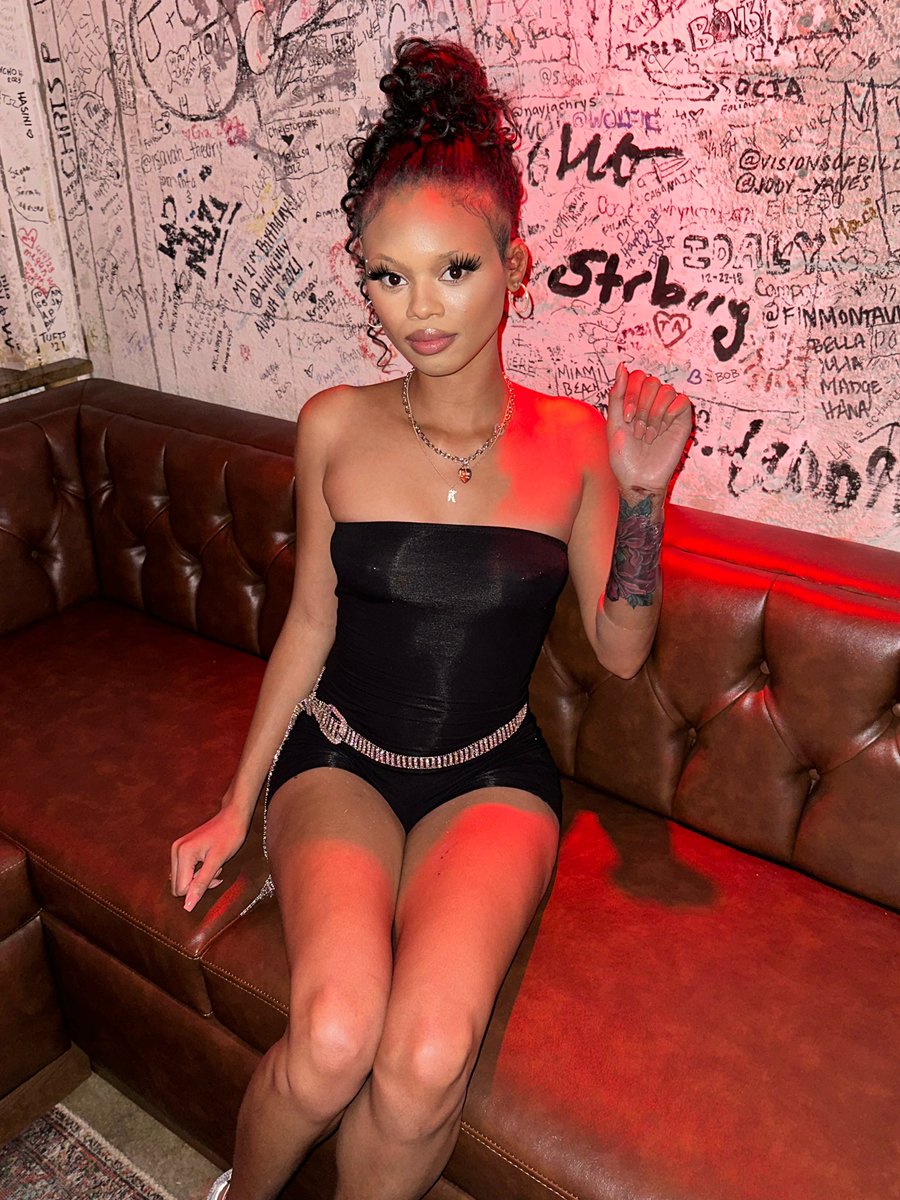 GGkirb's tweet photo. 💋🍒 https://t.co/1uAoS0cM6H