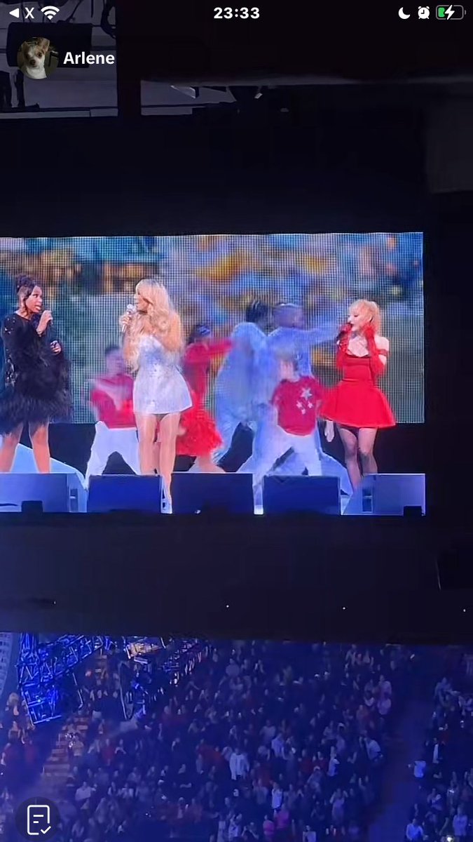 justlikemagyc's tweet photo. ARIANA GRANDE ESTÁ PERFORMANDO EM UM PALCO DEPOIS DE SÉCULOS E ISSO NAO E FAKE https://t.co/m1TOK6RCoh