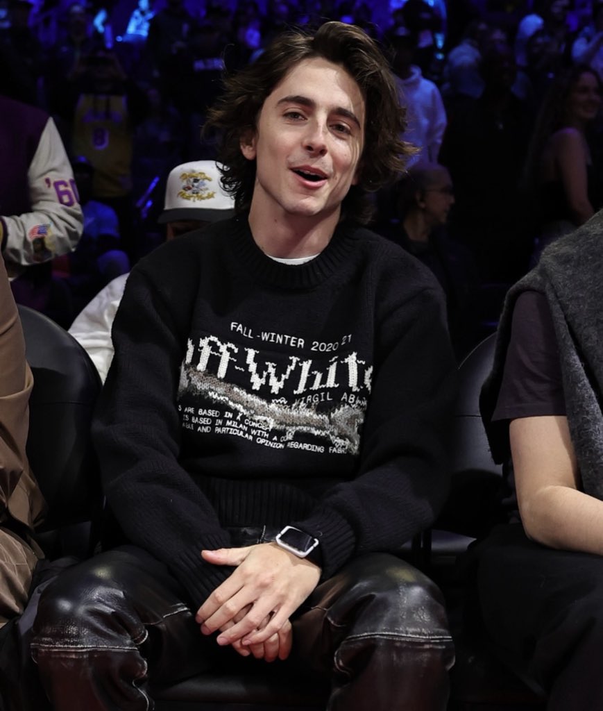 NBA's tweet photo. Timothée Chalamet courtside in Las Vegas! #NBACelebRow

 🏆 NBA In-Season Tournament CHAMPIONSHIP on ABC 📺 https://t.co/UmEUjag9FV