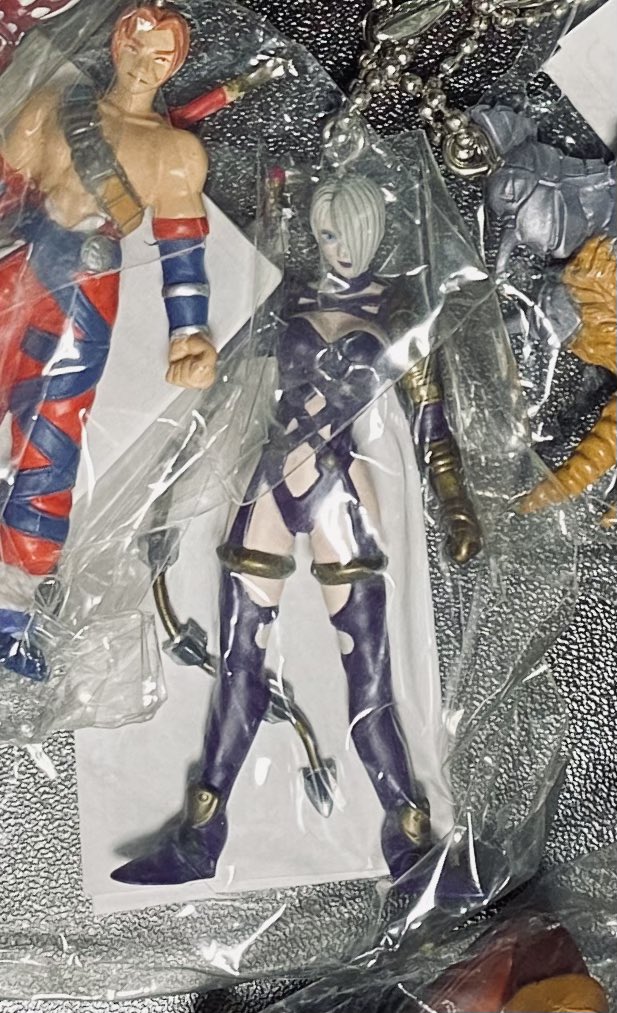 12/10は『ソウルキャリバー』のアイヴィーの誕生日。蛇腹剣(元ネタは