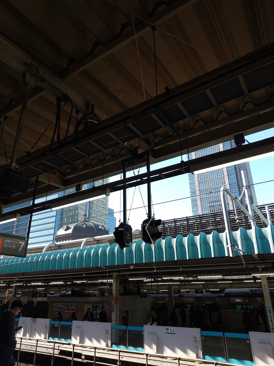 久々の東京🗼
それにしてもどの建物も最上階が見えない🙄
さて、こっから乗り換えて御茶ノ水駅に向かいます🚋