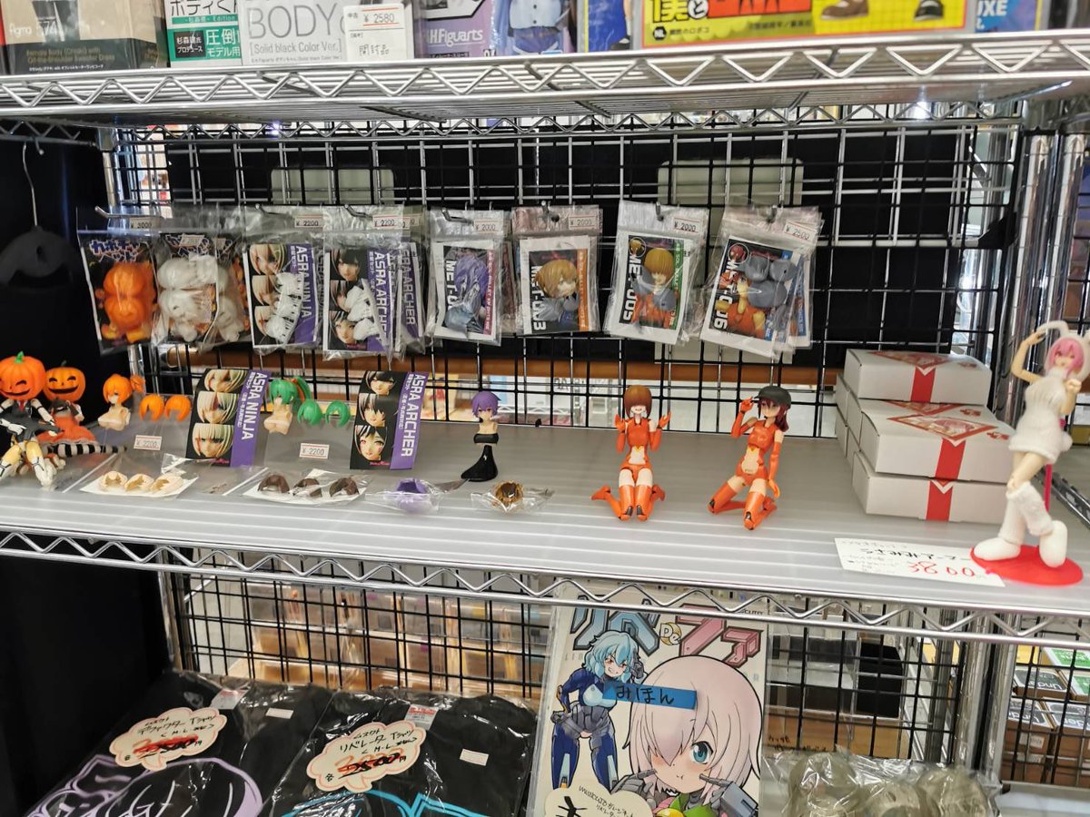 本日よりいのう商店さん（<a href="/nwounwounwou/">いのう商店★秋葉原本店★</a> ）にて新作ヘアパーツ二種販売開始しましたよ★
メカクレくくり（005）とポニテ&amp;キャップ（006）です
アスラ系前髪と今までの前髪セットやMETシリーズと互換があるので色々組み合わせてみてね★
キャップは新作同士で互換あるので括り髪の付け替えもOK👌