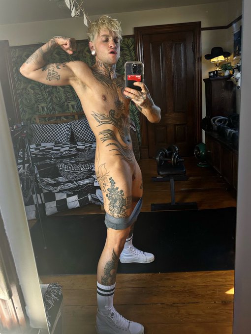 RT if you think boys w/ pussy are ?? https://t.co/GPhGkF9ce1