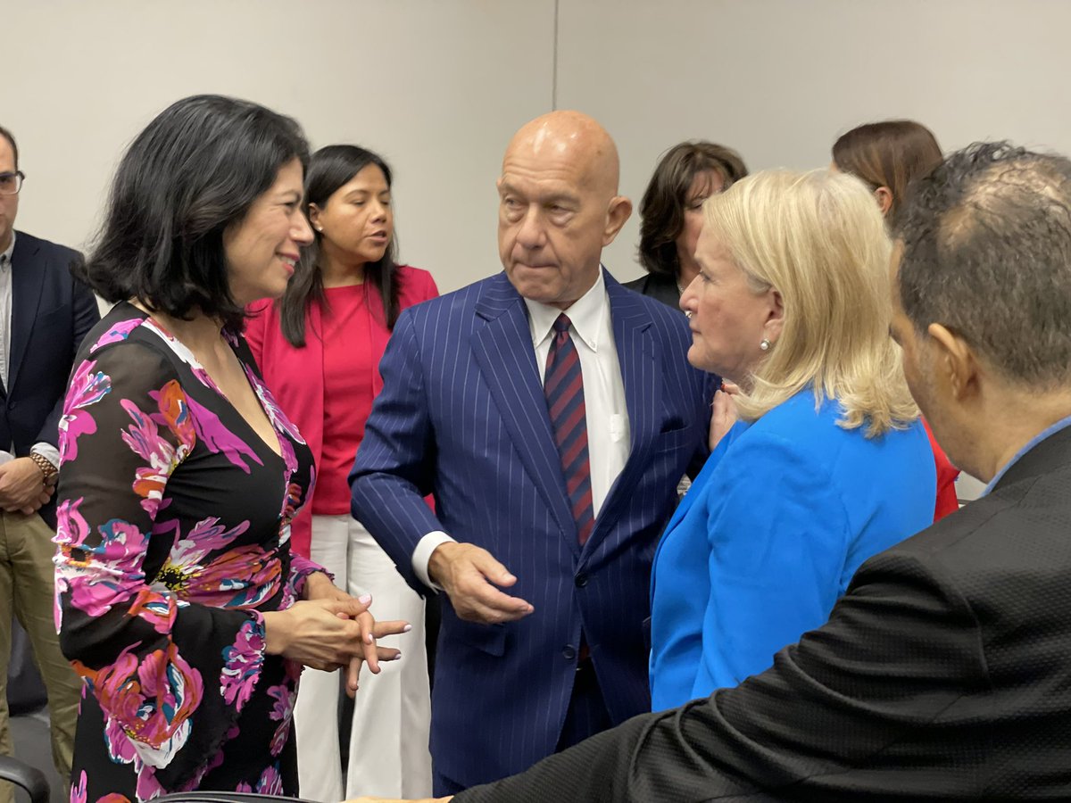Carol Alvarado tweet media