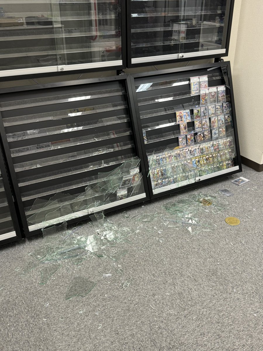 highlight_poke's tweet image. お客様へお知らせ。
本日下記のような事件が発生しました。

細かい詳細については、追って分かり次第ポスト致します。

お店は当面の間休業とさせて頂きますが、
また皆様とお会いできますよう私含む従業員一同頑張りますので応援していただけると幸いです。