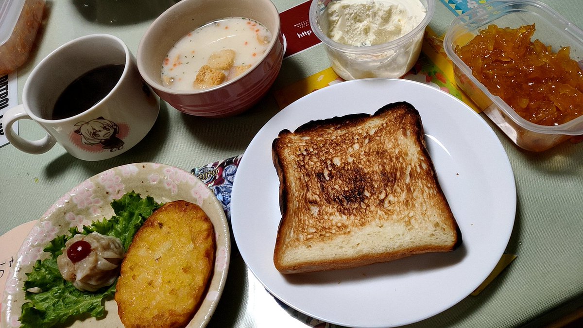 062QgSwpKPT7gaM's tweet image. 京都行けなかったのでお家でお昼ご飯。岩津ねぎチャーハンと鶏団子のホタテ風味スープ。
午前中は車のホイール塗装で時間つぶし
#昼食 #朝食 #車弄り