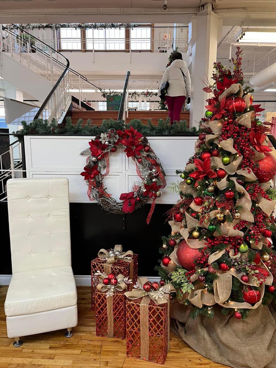 🔔 Jingle all the way to this weekend’s Christmas market! 🎅✨ 

What local treasures have you been eagerly waiting to explore this weekend?

Sunday 11-3
Park for free at the back 

#DTMARKETYEG #yegdt #yegfood