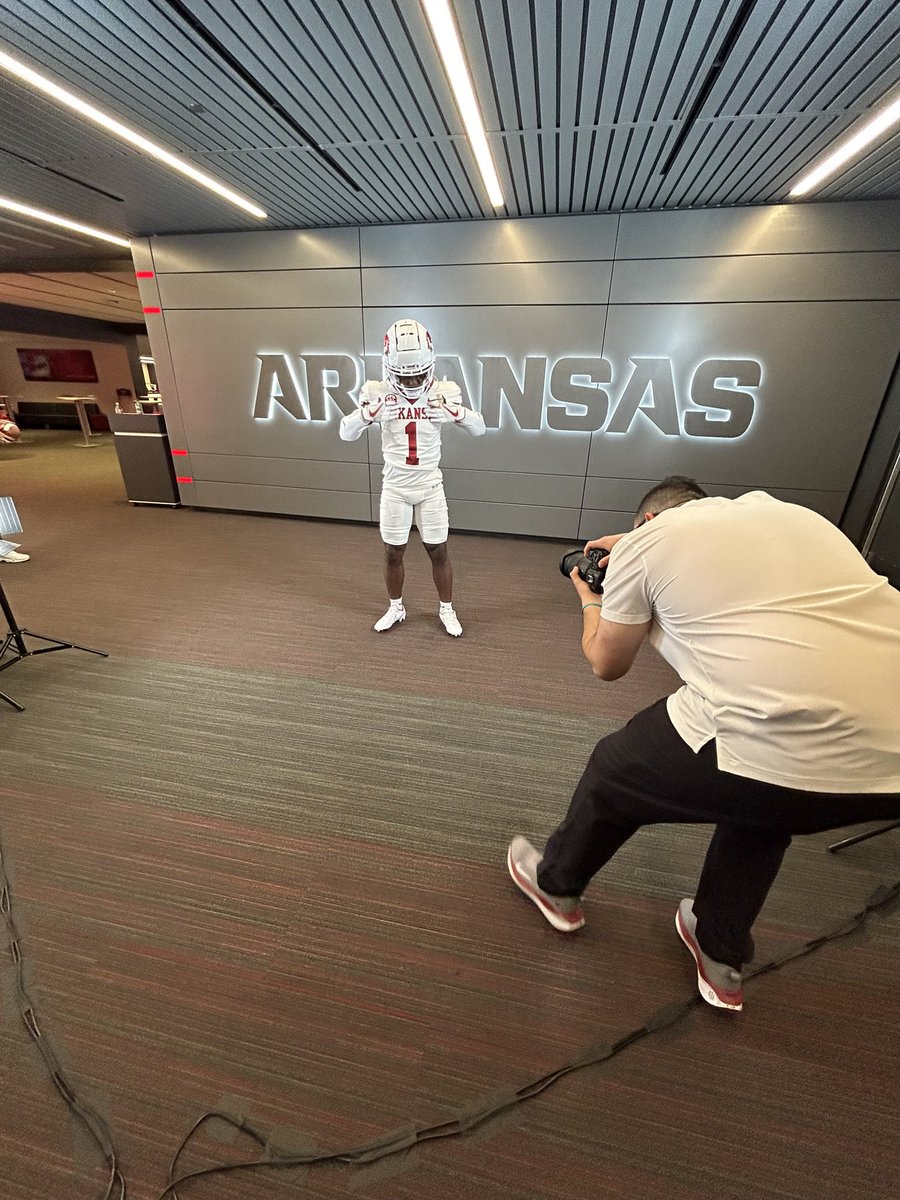 monterrioelston's tweet photo. I had a great visit at @RazorbackFB today❤️🤍🐗! Thanks for having me on the hill @FBCoachJSmith @CoachSamPittman @CoachGuiton @Coach_MWoodson #GoHogs https://t.co/qFNaHkAQoh