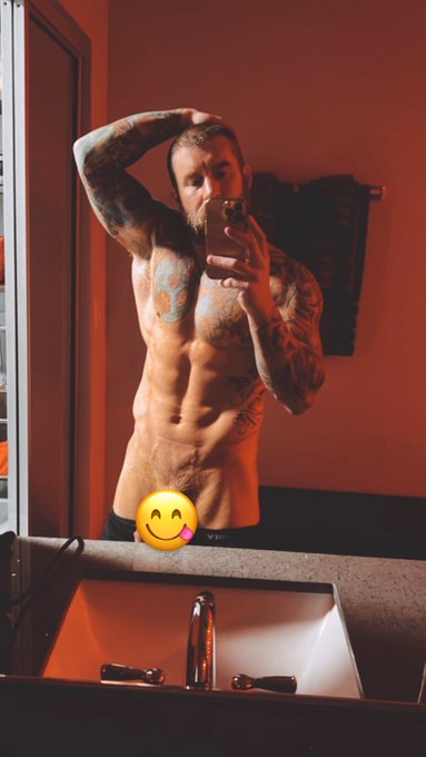 Do you approve of my mirror selfie?  https://t.co/5q04gHSTyk https://t.co/mvUceybHoy<a href="/tag/bahamas"class="tags"><span>#bahamas</span></a>