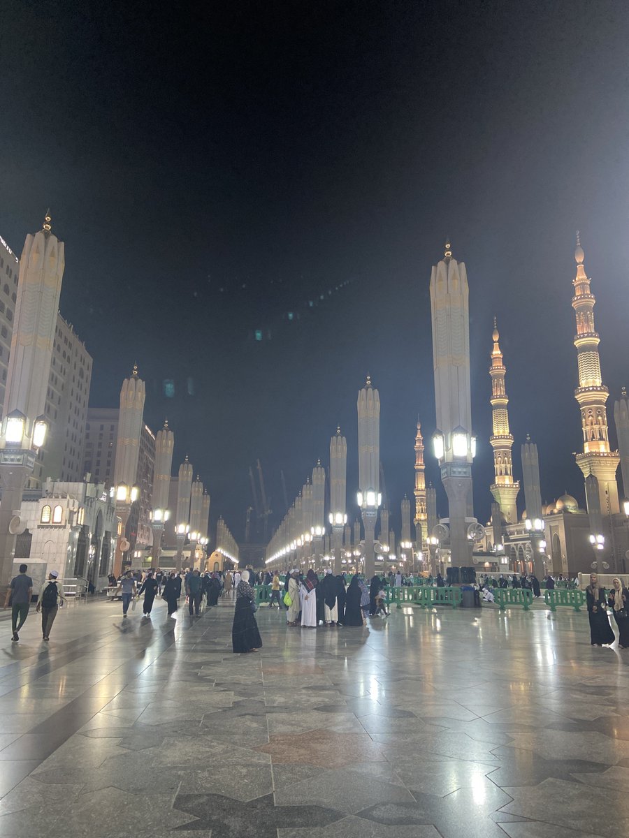 Rozaaroze's tweet photo. صلاة الفجر في المسجد النبوي 
الحمدلله حمدًا كثيرا طيبًا مباركًا فيه 🤍 https://t.co/ylwV5xkvlu