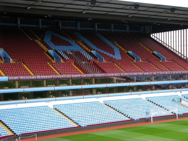 ViejaGuardiaEA's tweet photo. #ExtraTweet

🏟️Las palabras del célebre narrador Brian Moore en el gol en la final, quedaron inmortalizadas para siempre en Villa Park.  

🎙️"... There's a good ball in for Tony Morley. ¡Oh, it must be! ¡It is! ¡Peter Withe!"   

En la imagen se puede observar. https://t.co/KsY0kZc6dq