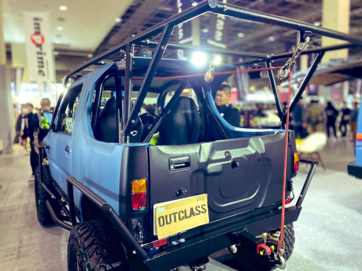 cage_nob's tweet photo. #OUTCLASS のカスタムジムニーに緑のイカしたヤツが乗っていた
#大阪モーターショー https://t.co/9vXMZbWYCF