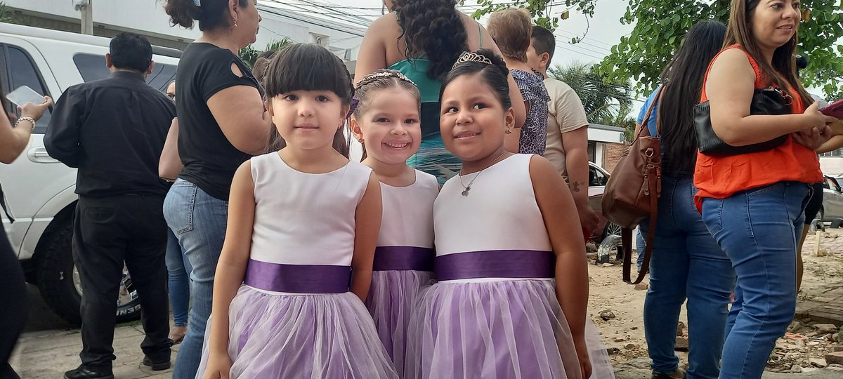 ElBluminista's tweet photo. Mi bebe en su cena de gala https://t.co/oHaM0CeQdX