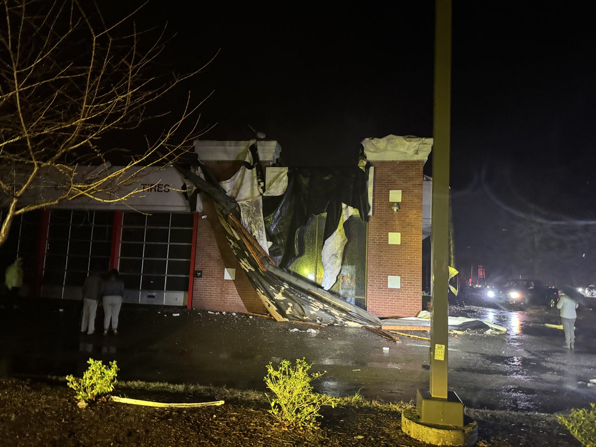 jameshannumWx's tweet image. Officially at the rest stop for the night, I will be back in town for first light tomorrow..

#tnwx