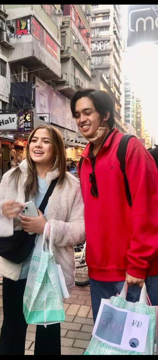 Mommyjulz8881's tweet photo. Sigurado ako na mamaya sa Special Screening ng Toss Coin,kung mayron mang solids and Swthrts na hind makkpasok,lalapitan talga kayo ni KD at Alexa,lalo na kung marmi kayo at may mga dalng Tarpaulins and banners nila.Kilala natin yong mains natin.
Goodluck sa inyong lahat.

#KDLex https://t.co/szvbPlT4ZI