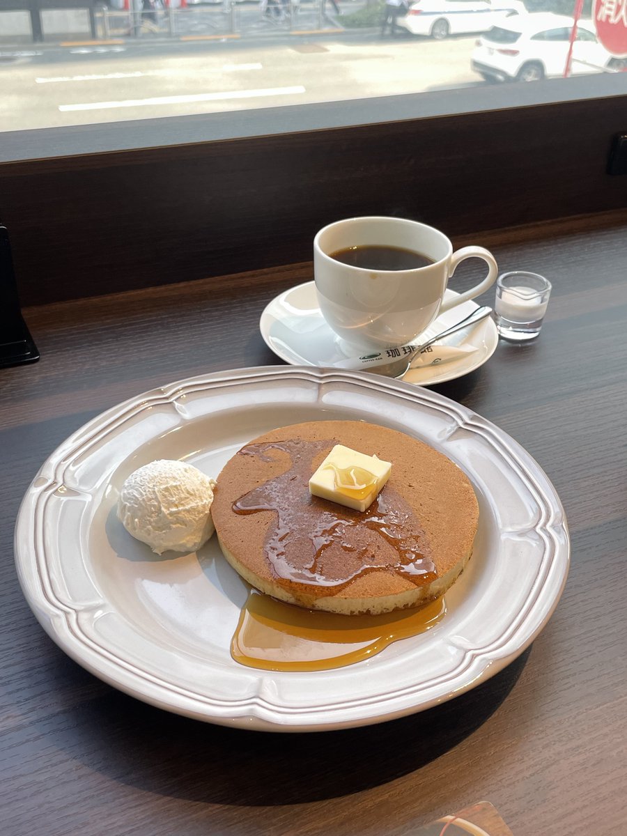 nomadcafe_'s tweet photo. 有楽町駅近くの銀座インズに珈琲館できたんだけど、窓広い、席多い、電源Wi-Fiあり、ホットケーキコーヒー美味しい🥞他のカフェに行けなくなりそう https://t.co/0GCUEHiHI7
