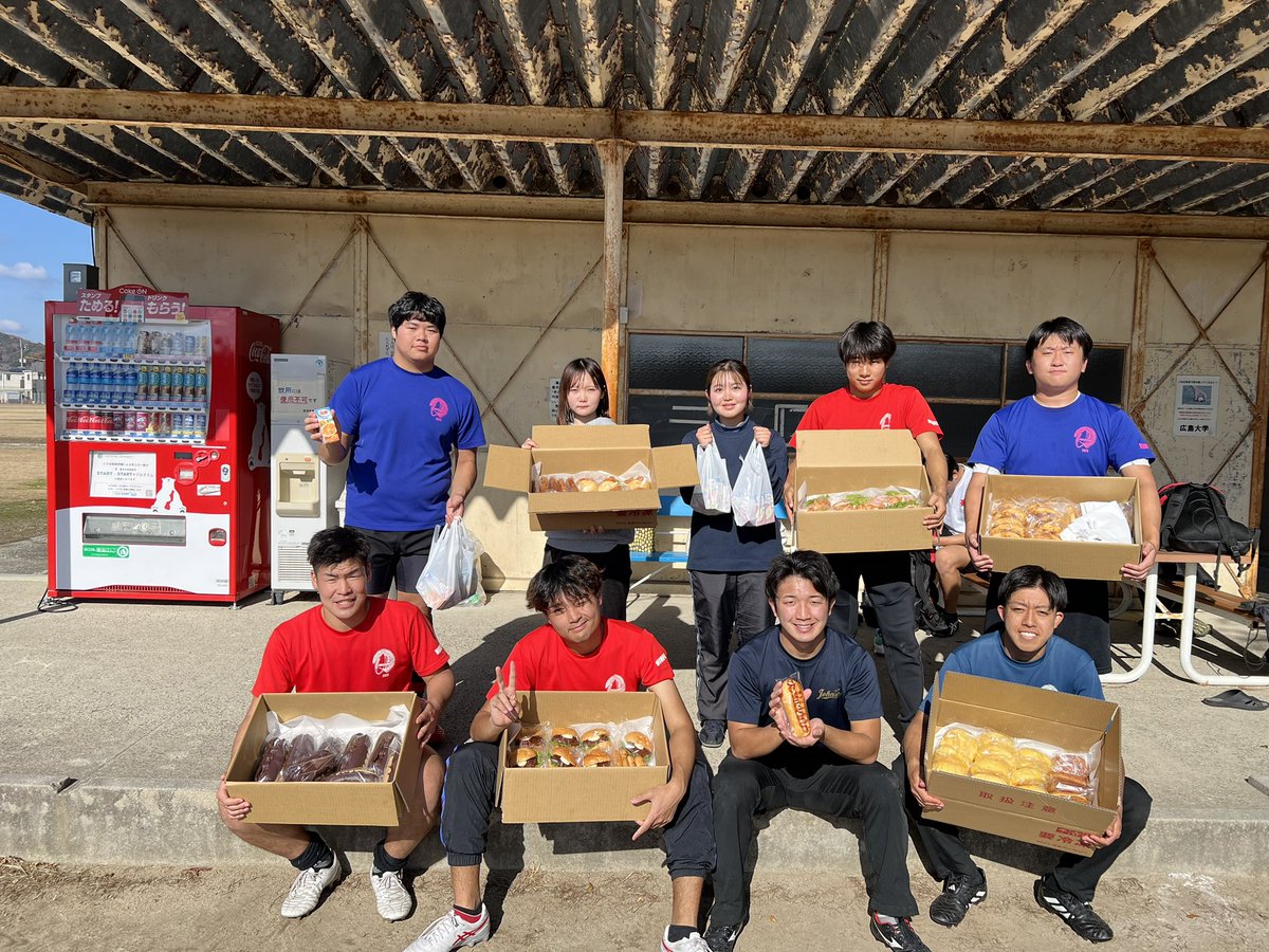 6cpqQ's tweet photo. 今日は、東広島ラグビースクールの皆さんと一緒に練習をしました🏉
部員も楽しく練習出来ました、ありがとうございます！！

差し入れもありがとうございます✨️✨️ https://t.co/15SGRQ9U5J