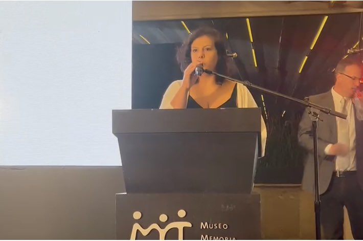 Goyzuet4's tweet photo. @talitabedinelli recibe el tercer lugar del premio de periodismo de investigación #colpin23 @IPYS en México por su reportaje con @brumelianebrum y Ana María Machado sobre el genocidio Yanomami. Este es el primer premio internacional de @sumaumaes https://t.co/SnLJZ4kW8B