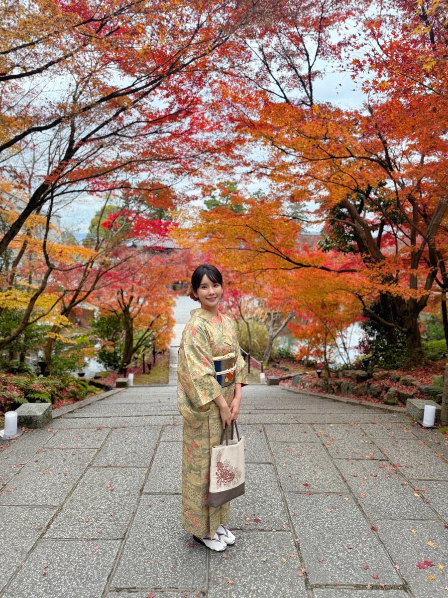 「そうだ 京都、行こう」なお写真🍁 ♪My Favorite Things が流れてきそうでしょう〜🎹❤︎ふふ 古今和歌集に「モミジの永観堂」と詠まれている、禅林寺永観堂でした🥰