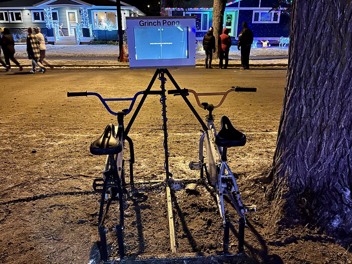 #yegbike Grinch Pong on @YEGCCL . Pedal hard! #yegwinter @WinterCityYEG @WorldWinterBike