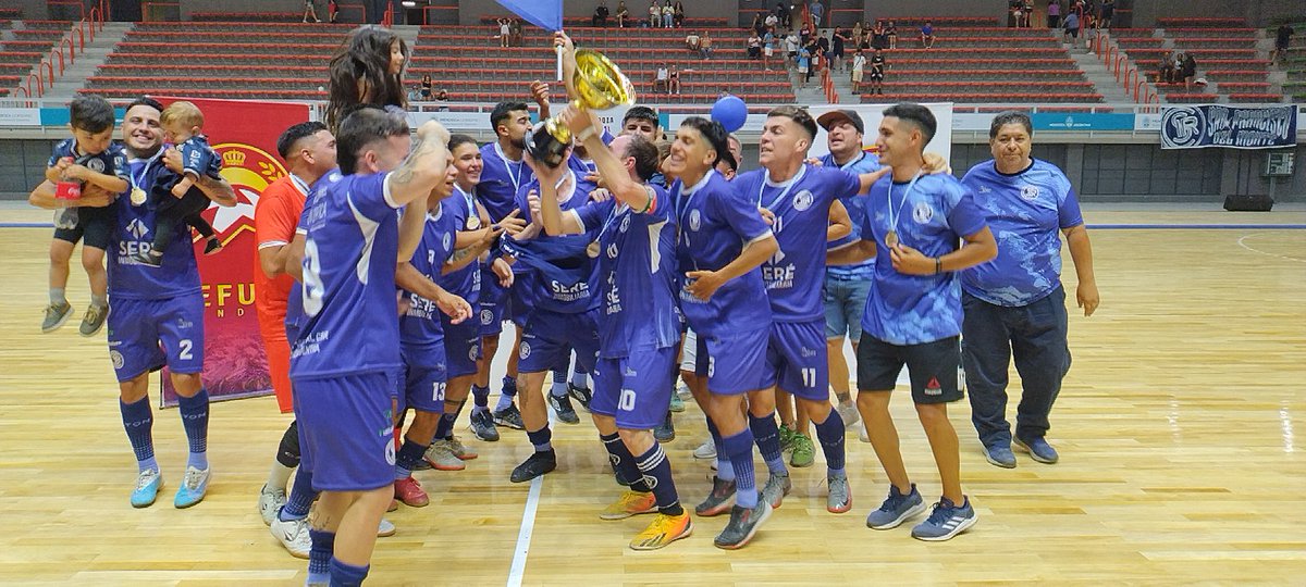 Dale campeón 🎶
Otro ascenso más para la lepra.
Independiente logró el ascenso tras ganar por 3 a 2 al Club Regatas
<a href="/CSIRoficial/">Independiente Rivadavia</a> <a href="/info_csir/">INFO CSIR ⭐🏆🇦🇷</a>
