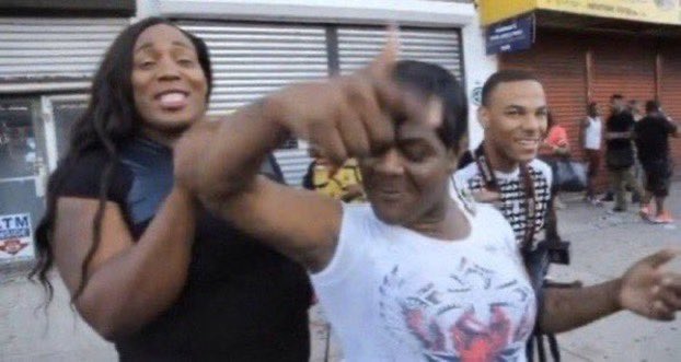 _JasmineNadia's tweet photo. NICKKIIII!!! @NICKIMINAJ I gotta question…… did you sprinkle a little crack in Fallin 4 U because I can’t stop listening to it? #PinkFriday2 https://t.co/od1udtBRTw