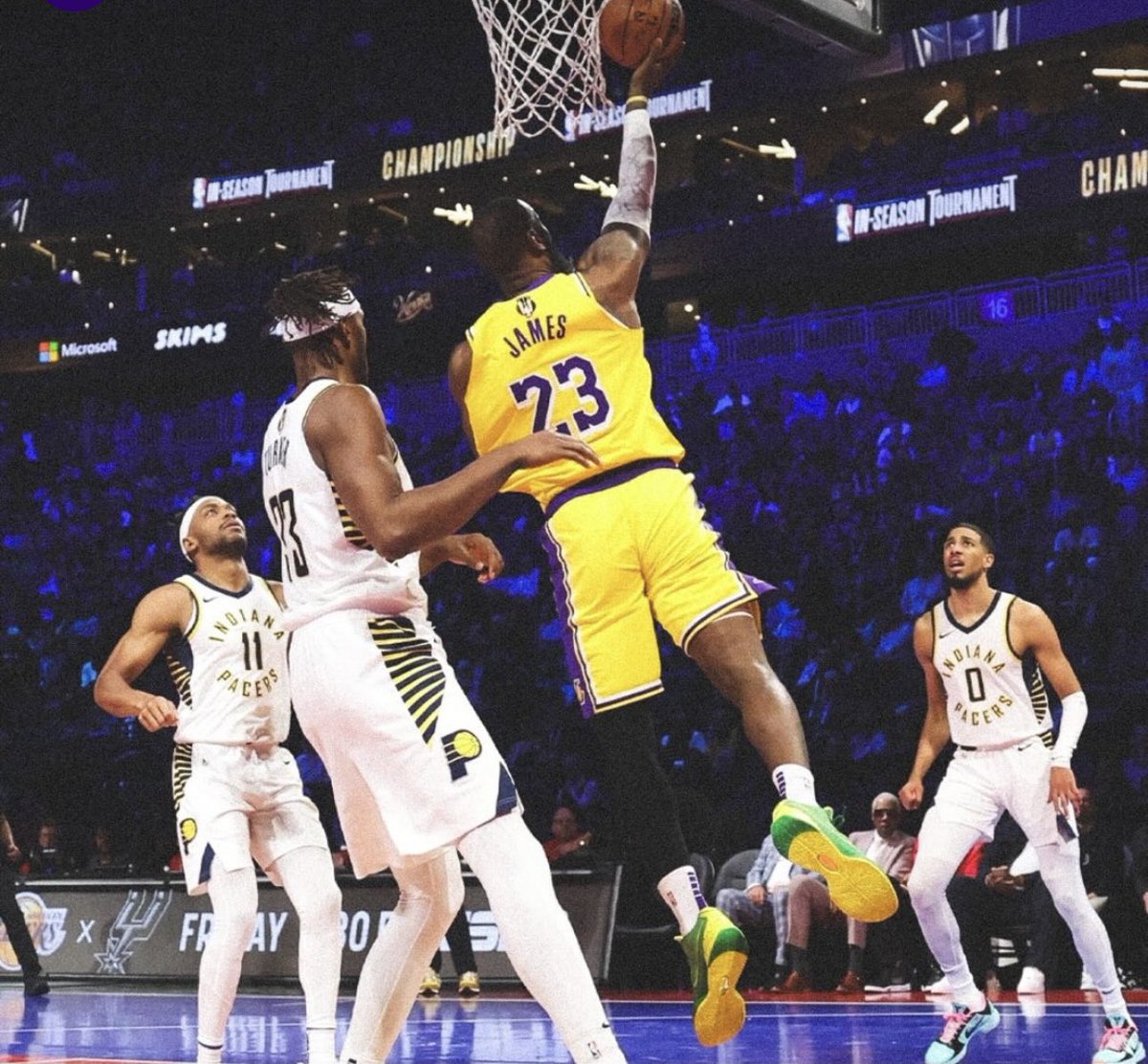 Леброны тоглолттой амралтын өглөө бол бурхны бэлэг юм. 
О.Д. Аагий