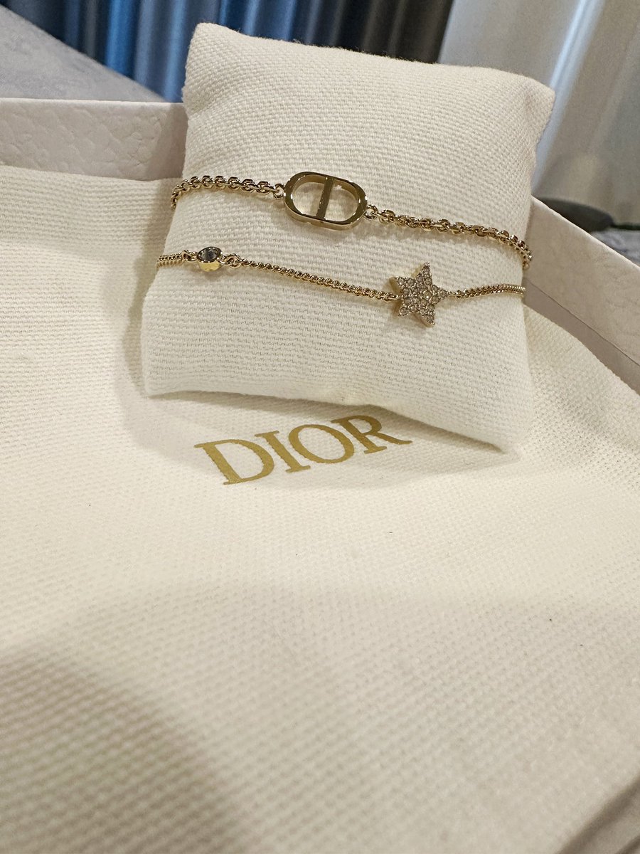 samilddsmile's tweet photo. ส่งต่อ ised like new Dior Bracelet (ออกชอป iconsiam y2022) 15,000฿ สนใจ Dm / Line id : samildd

#diormarketthailand #ส่งต่อdior #diorthailand #ขายbrandname #สินค้าแบรนด์เนม https://t.co/MrUKnmiV68