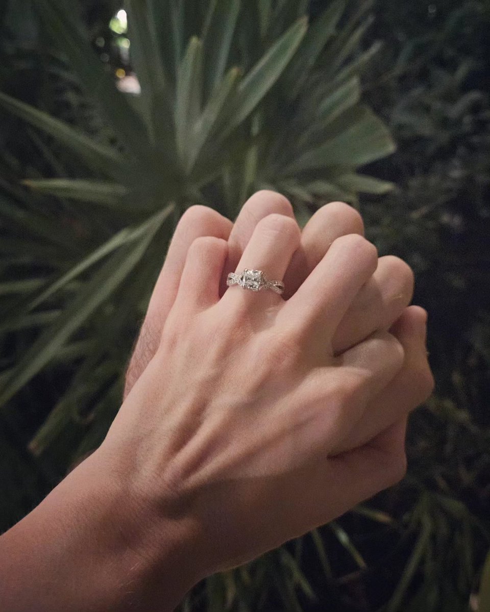AgustinCanapino's tweet photo. She said YES 💍❤️

En las buenas, las malas y para siempre mi amor @josefinadipalma https://t.co/MqIbk1wrps