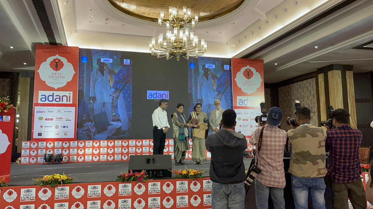devasissarangi's tweet photo. Congratulations Lipika ji for the #DeviAwards ❤️#DeviOdisha 🙏 https://t.co/pZH86ZuG43