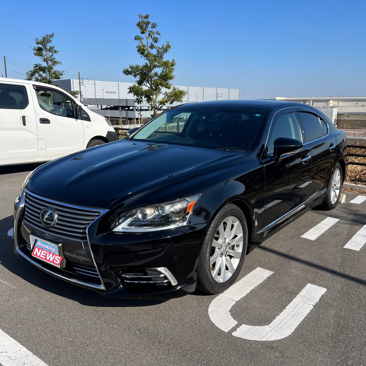 dic_key_dik's tweet photo. LS460 後期　C iパッケージ
走行距離 20万キロ
税込98万円 ＋ 登録費用 2万円
オートローン、下取り要相談
バイクでも可。
現状販売、現在好調です。
#車売ります
#LS460
#レクサス　売ります https://t.co/0elRskWxXS