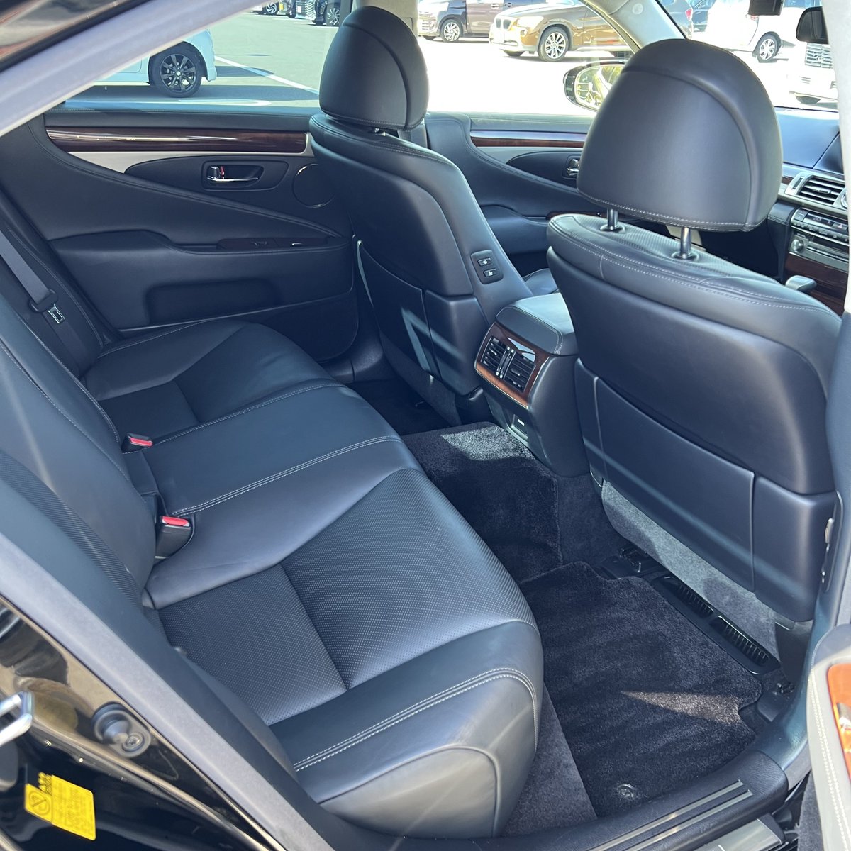 dic_key_dik's tweet photo. LS460 後期　C iパッケージ
走行距離 20万キロ
税込98万円 ＋ 登録費用 2万円
オートローン、下取り要相談
バイクでも可。
現状販売、現在好調です。
#車売ります
#LS460
#レクサス　売ります https://t.co/0elRskWxXS