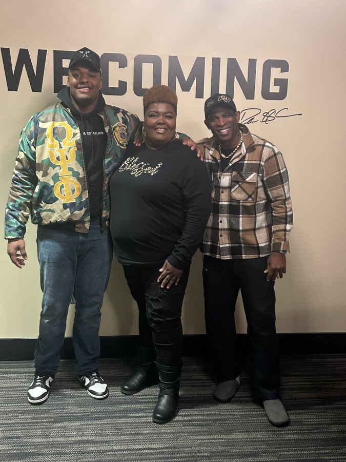 GA9WlELWQAAqfo0?format=jpg&name=900x900