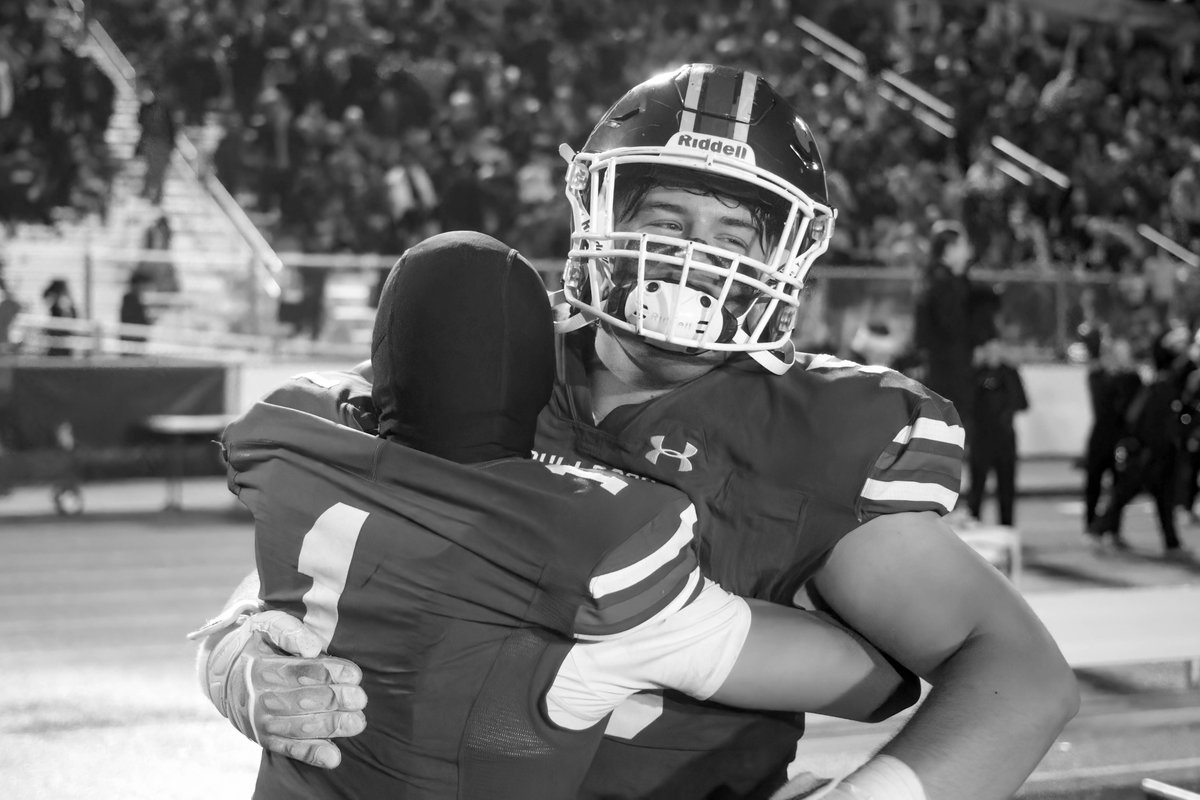 The 20203 @FolsomBulldogFB came through in crunch time yet again. Another comeback win brought the Dogs their fifth @CIFState Bowl title today thanks to a @ryderly0ns TD pass with 0:20 left. Congrats Bulldog Nation!