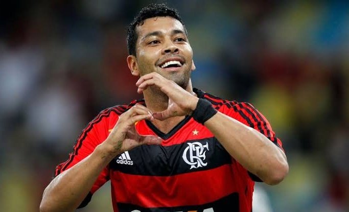 Flafocalizando's tweet photo. Uma pequena thread sobre os fatos da última rodada do brasileirão de 2013, em que fez com que o Fluminense, não jogasse pela terceira vez a série B, além de provar que André Santos e Heverton tinham condições de jogo.

Essa polêmica completou 10 anos.

Segue o 🧶 https://t.co/zE2YZW2Zc1