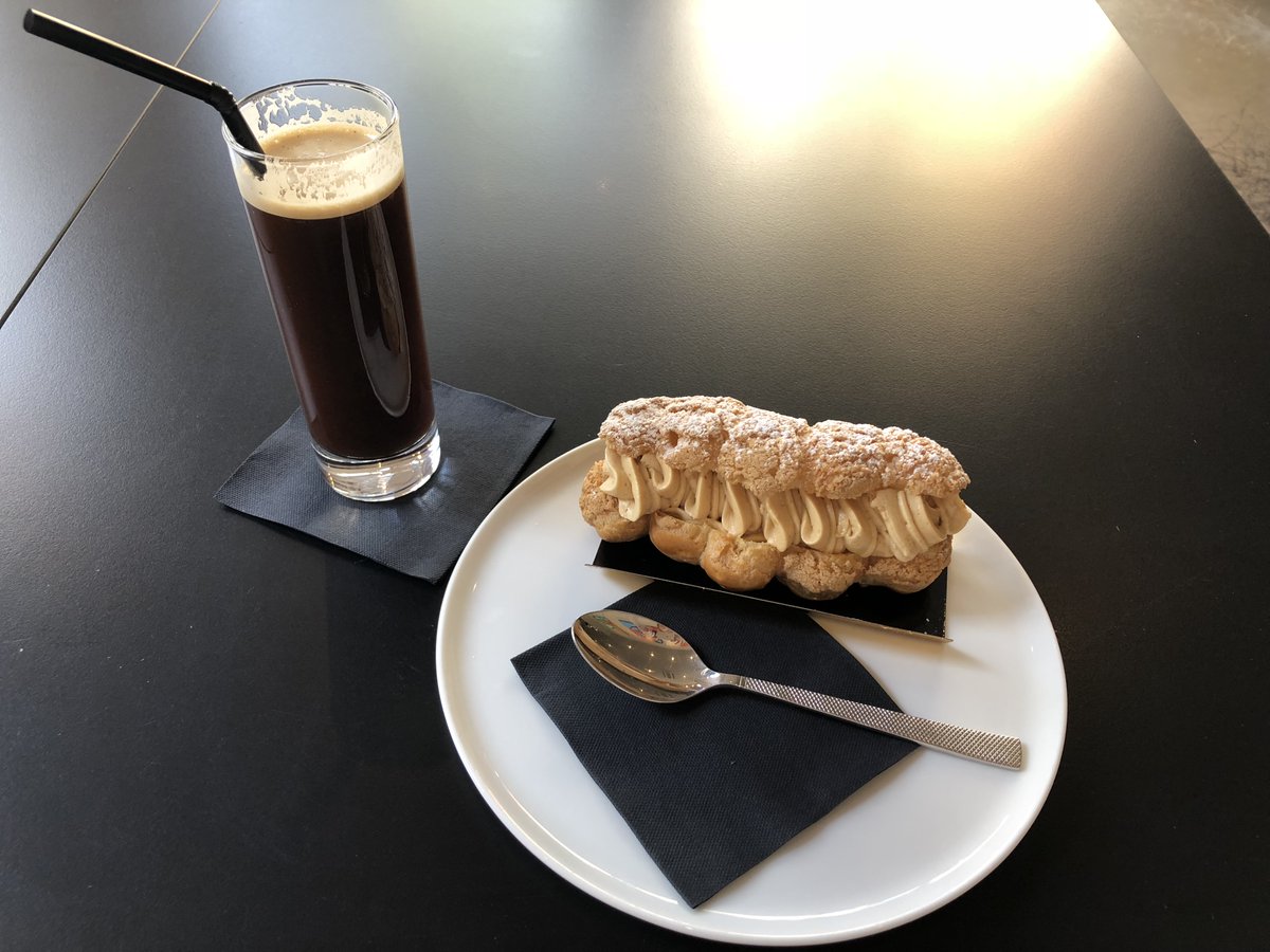 When is a coffee and a pastry, NOT the usual? 
When its in FRANCE in the CHAMPAGNE region naturellement! This Sunday Morning...on @KABCRadio Join me for my podcast from 8:30am-9:00 am  PST for ALL THINGS PARIS.  @parisadventure1 @Alex_Verbeek 
@CNTraveler @LuxuryTravelmag