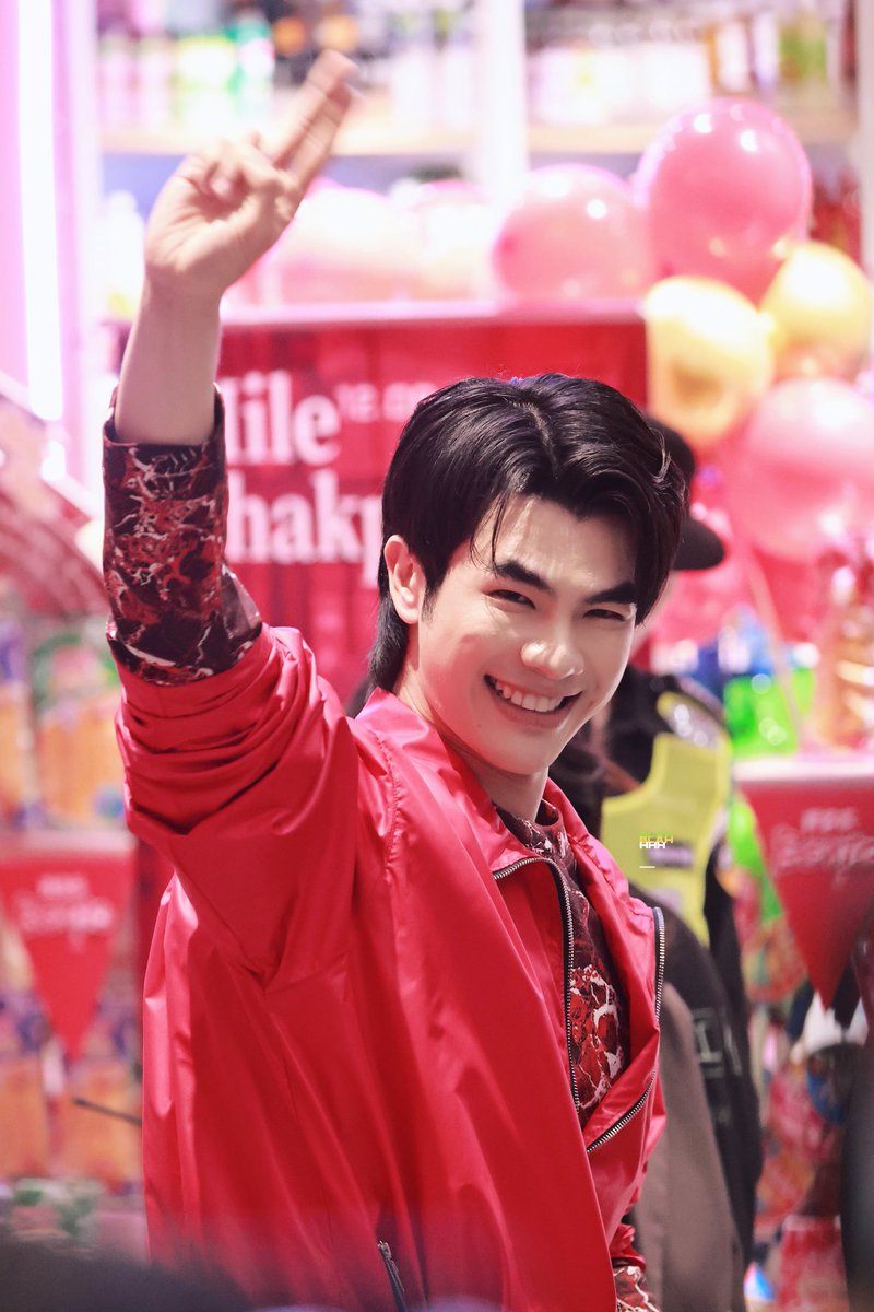 🥹🥹

MILE AT BENTO GRAND OPENING

#BENTOXMILEAPO
<a href="/milephakphum/">mile phakphum</a> 
#MilePhakphum