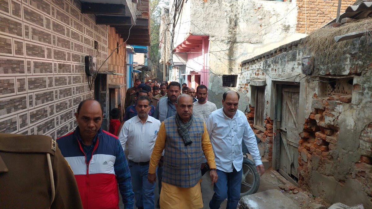 moolchandbjphry's tweet photo. आज बल्लबगढ़ विधानसभा के मुजेसर गांव की आटोपिन झुग्गी में पी.पी.पी सहित अन्य सरकारी योजनाओं से संबंधित कार्यों के लिए कैंप में शिरकत की । 

सम्बन्धित अधिकारियों को आदेश दिए पहचान पत्र सहित अन्य कार्य में लोगो को आ रही समस्याओं को जल्द करे दूर । https://t.co/XVuiPOHfz2