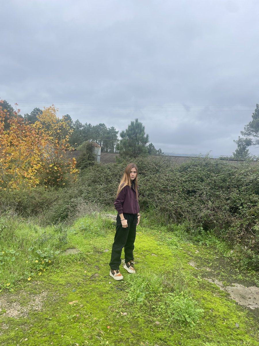 maryooo5555's tweet photo. Ahí adentro donde ven ese techo. En esa granja fue mi primer set al público. Díganme si no es mágico su entorno? 💗💗 fue genial
#playdifferently #techno #music #dj #España #Galicia #modelone https://t.co/zKDjdMNOWN