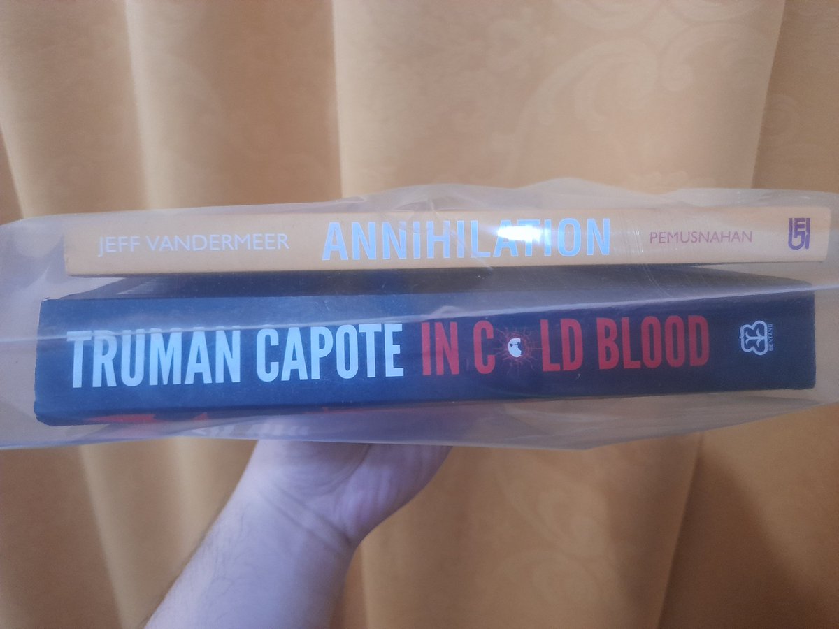 Siap menuju rumah barunya. Masih ada buku2 kolpri lain yang lagi kujual. Bisa cek listnya di bit.ly/jualbukukolpri