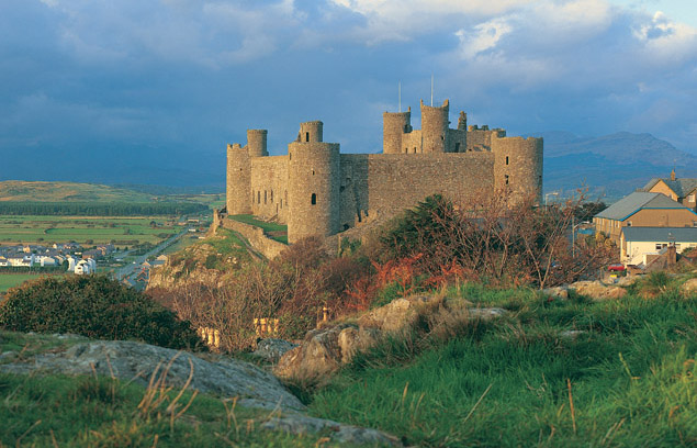 Harlech Castle, Gwynedd, Wales, Cadw! ❤️🏴󠁧󠁢󠁷󠁬󠁳󠁿 Built by English King Edward I during his invasion of Wales, from 1282!