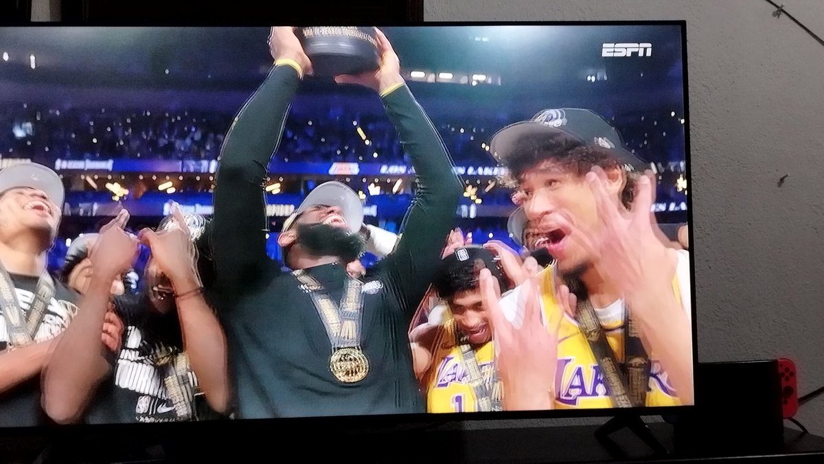 zamaed's tweet photo. #LakeShow https://t.co/XCEK5dcrbo