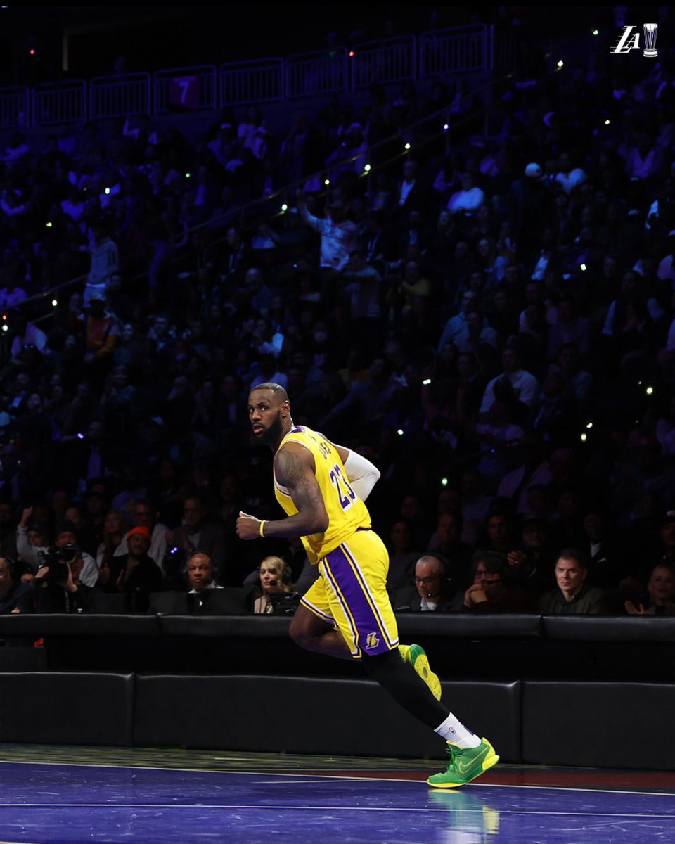 CFC_Janty's tweet photo. Lebron James 

The greatest there is, the greatest there was, the greatest there will ever be. 🏀 https://t.co/MPT2izvbNr