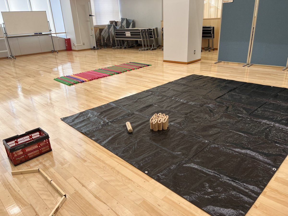 昨日は杉並区障害者地域相談支援センターすまいる荻窪さんにてモルック体験会を開催しました🥖
ご利用者さん、職員さん、そしてピアスタッフさんにもご参加頂いてとっても盛り上がりました🥰
リラックスエリアにはずらっとカラフルなスラックレールを🎵
のびのびと過ごして頂きましたよ〜☺️