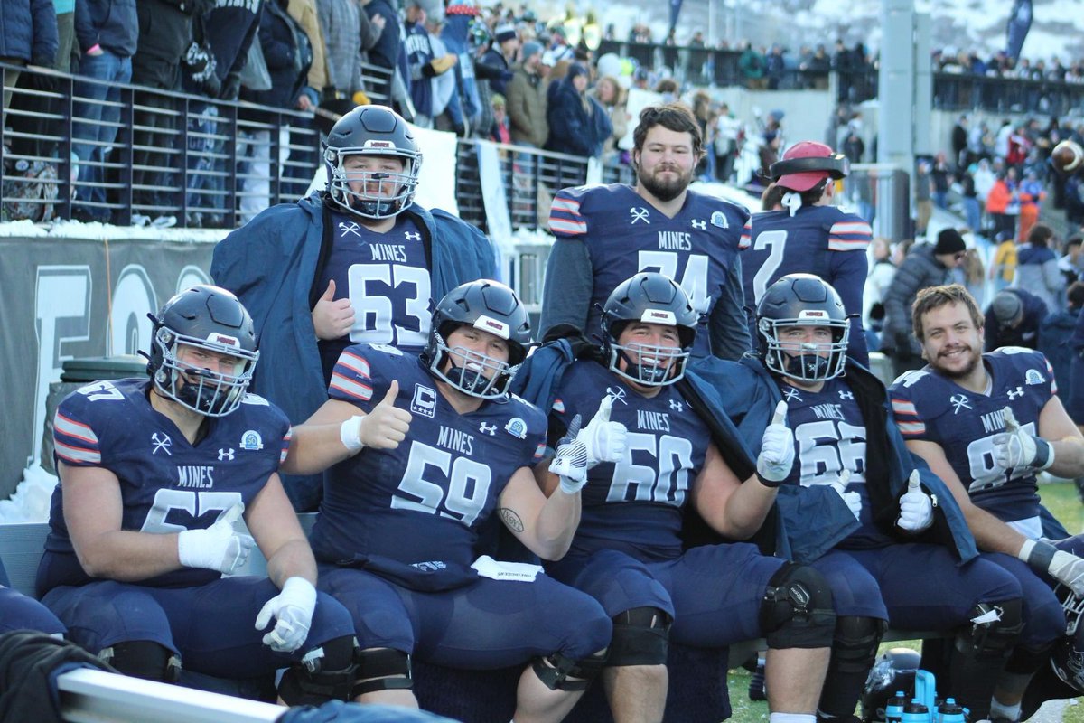 One last 📸 of the Mines O-Line. They found me on the sidelines again. 😅