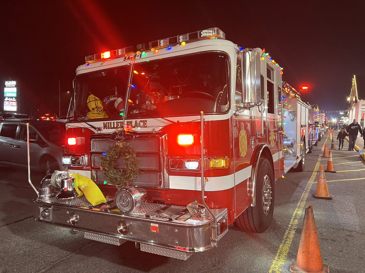 AlexHeller15's tweet photo. Fire trucks https://t.co/N7MA4UIaI2