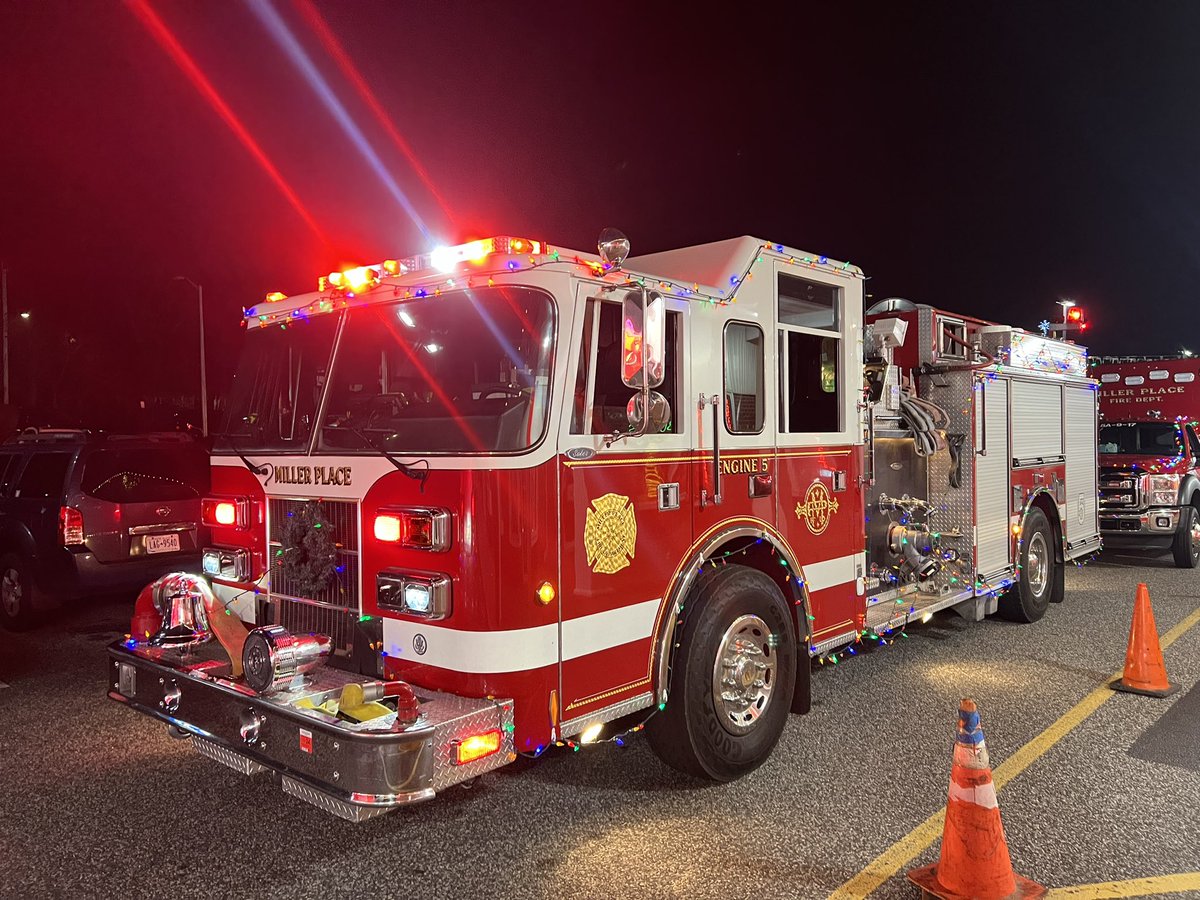 AlexHeller15's tweet photo. Fire trucks https://t.co/N7MA4UIaI2