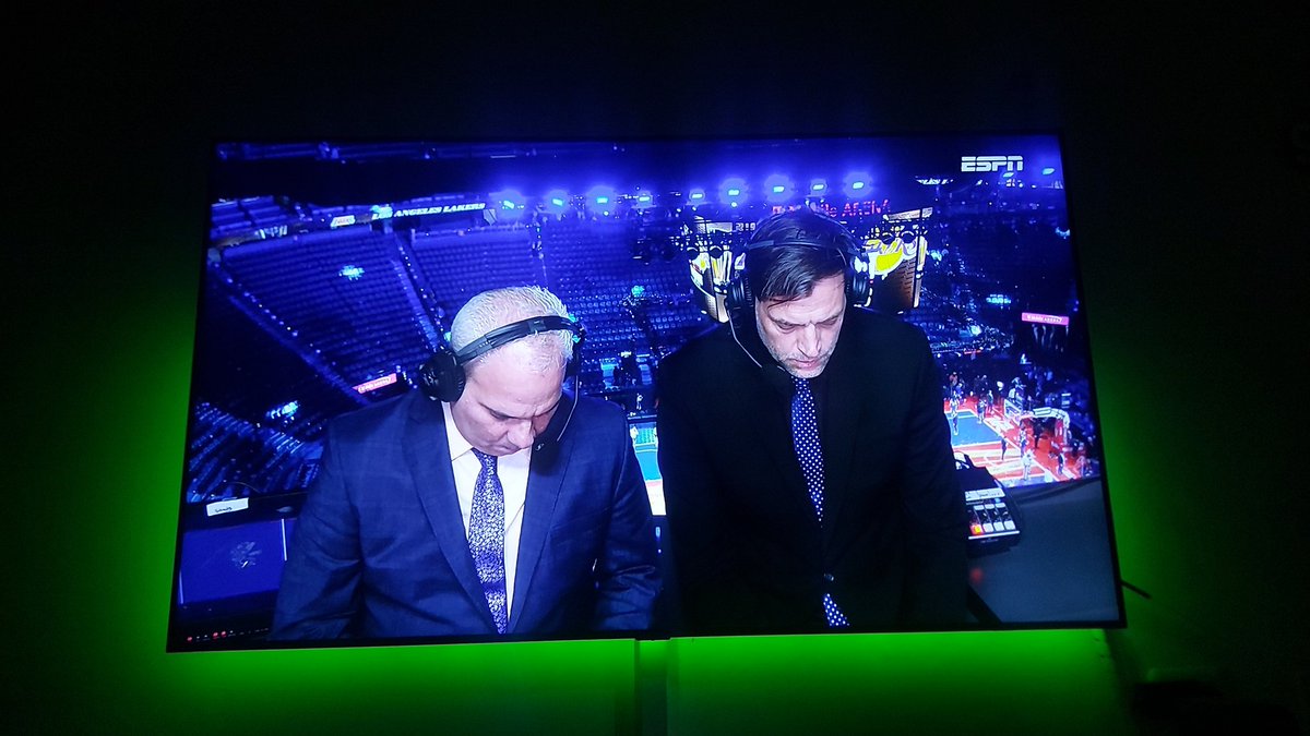 WesBuelvas's tweet photo. @EJerezESPN despues del evento de la  NBA asi desparchado con un amigo. https://t.co/fR2BYODJmv