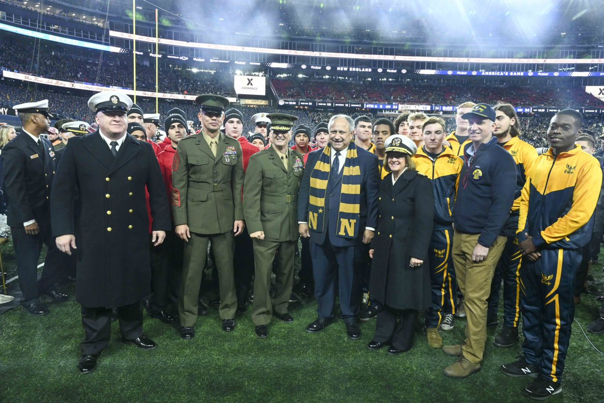 While we didn’t win the #ArmyNavy game, the @USNavy & @USMC scored 20 new Sailor & Marine Recruits — thank you for choosing to serve our Nation!