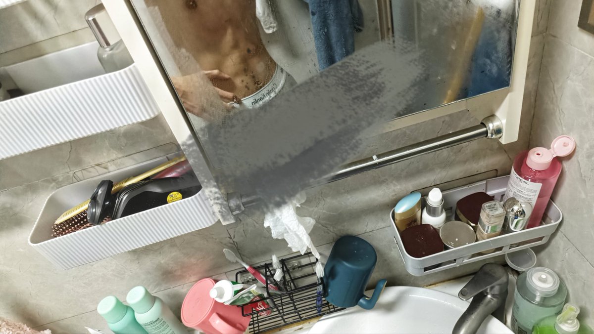 chen_linze49889's tweet photo. 放学看到小情侣牵手真的狠狠羡慕了
#汕头 #纯情男高 #腹肌 https://t.co/6eck9lYicS